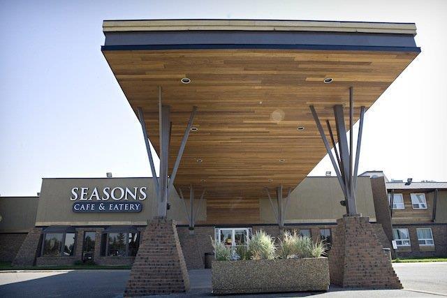 Heritage Inn Hotel & Convention Centre - Taber Exterior photo