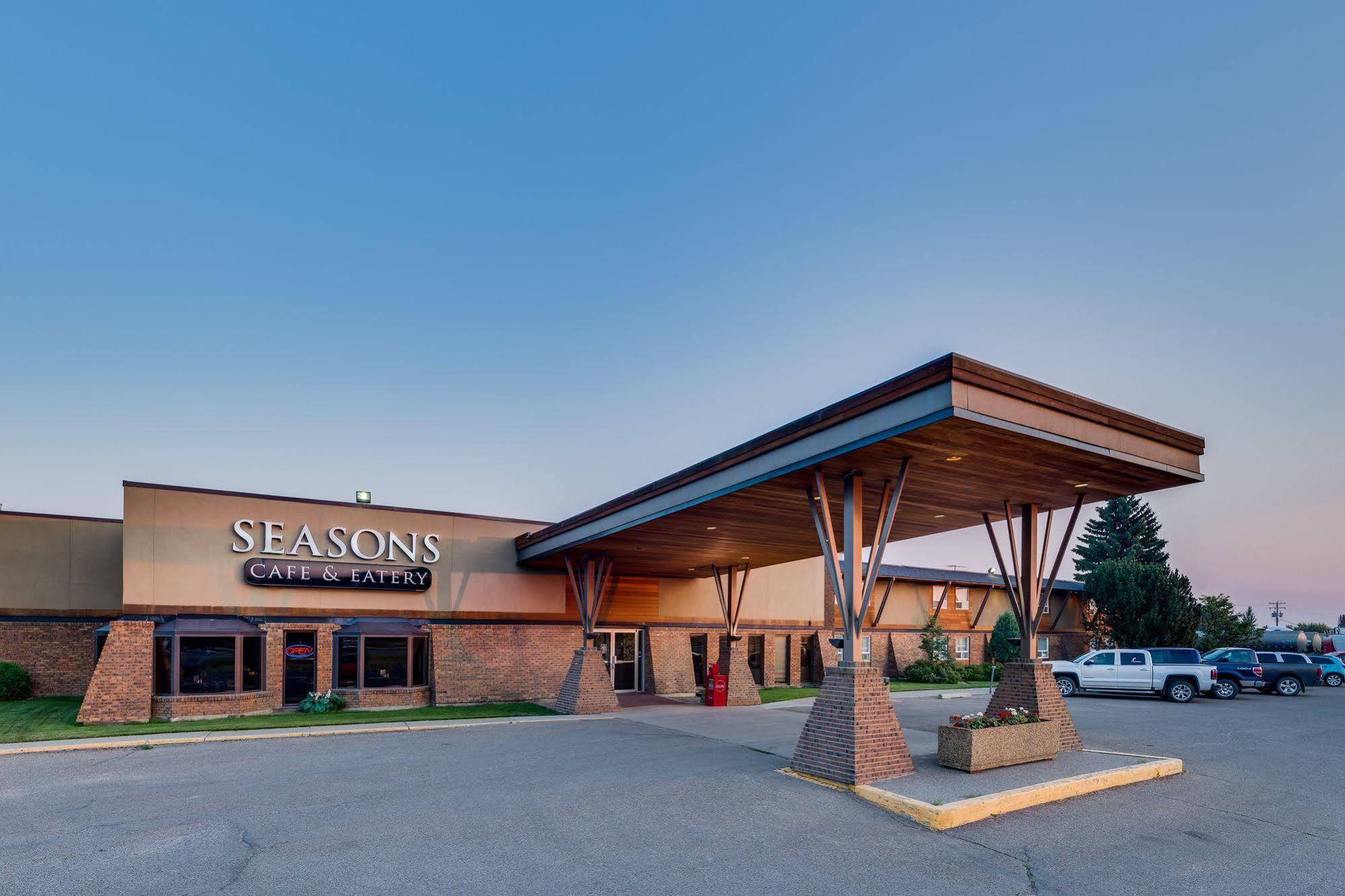 Heritage Inn Hotel & Convention Centre - Taber Exterior photo